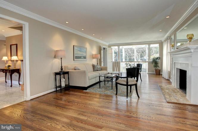 POTOMAC OUTSIDE - Residential Lease