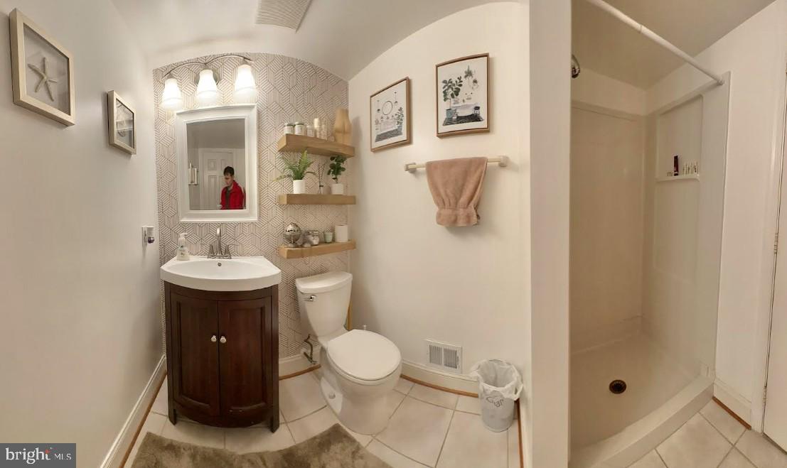 POTOMAC OUTSIDE - Residential Lease