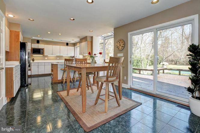 POTOMAC OUTSIDE - Residential Lease