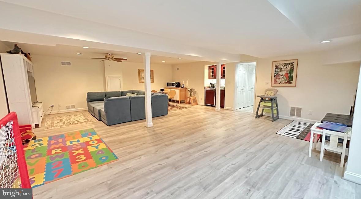 POTOMAC OUTSIDE - Residential Lease