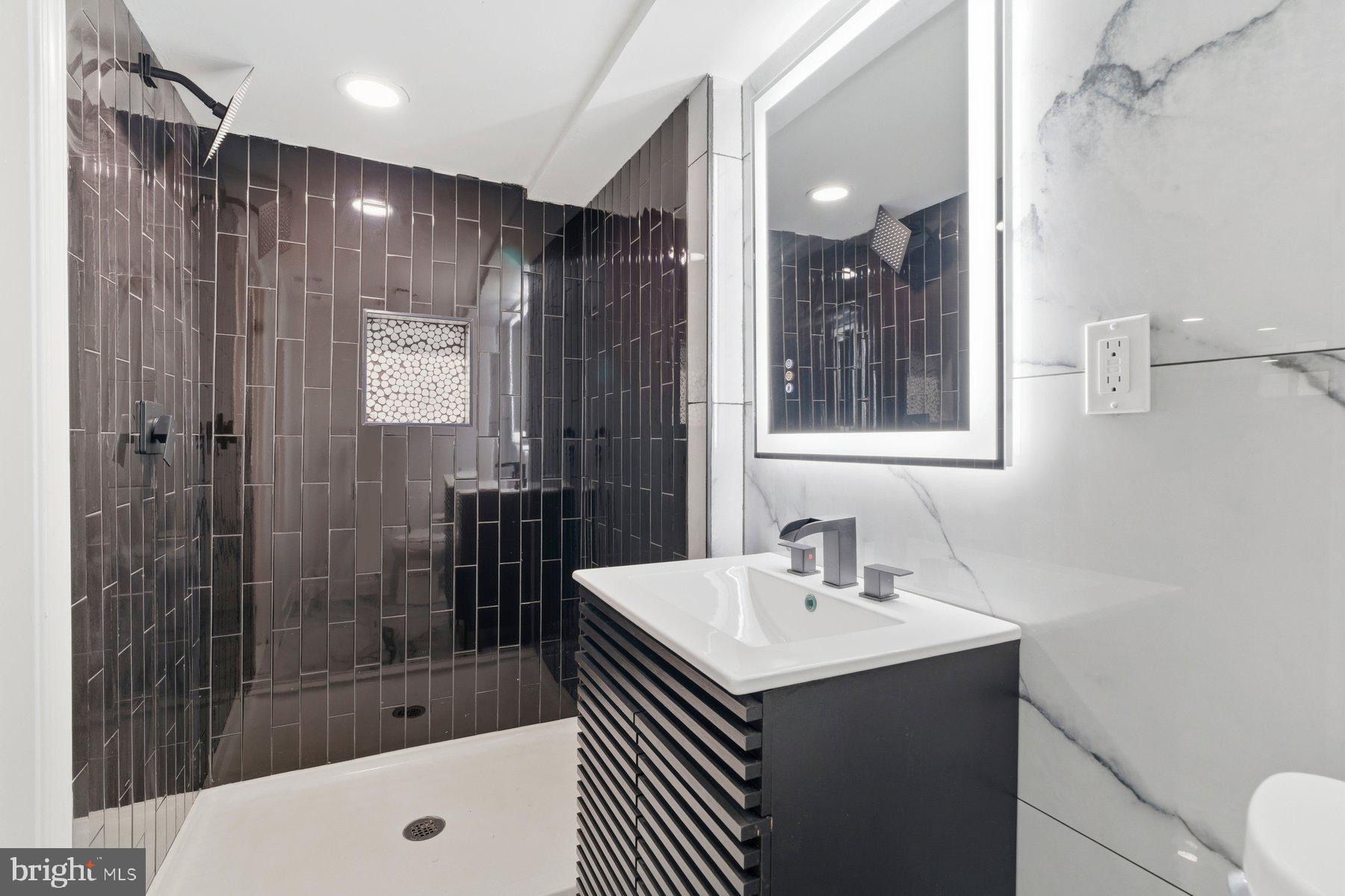 LANDSDOWNE - Residential