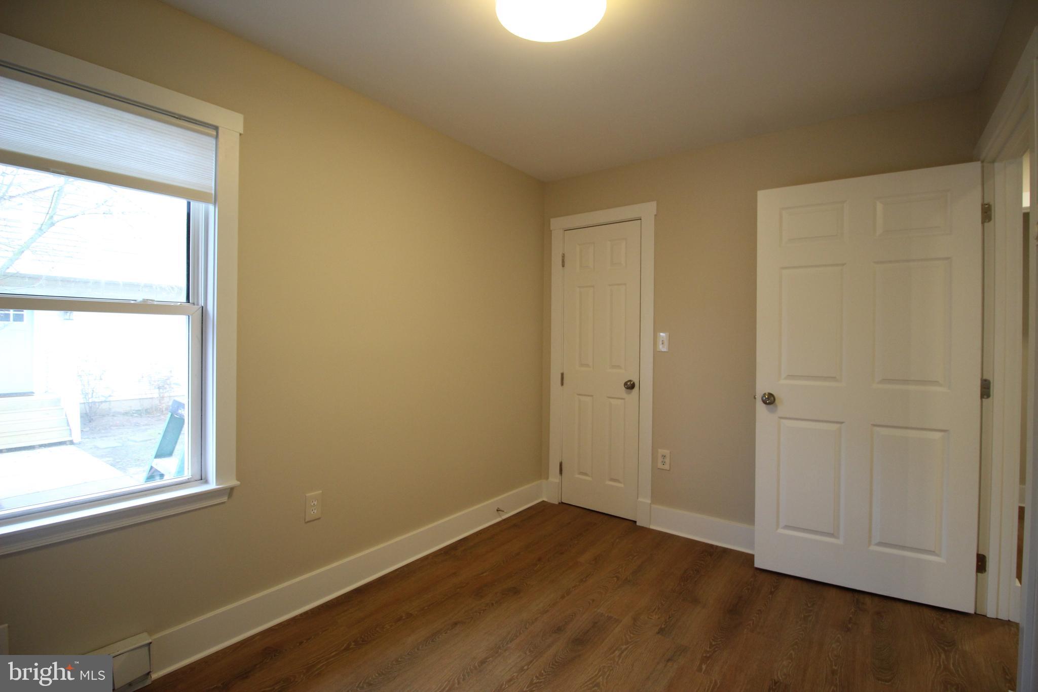 EDGEWATER - Residential Lease