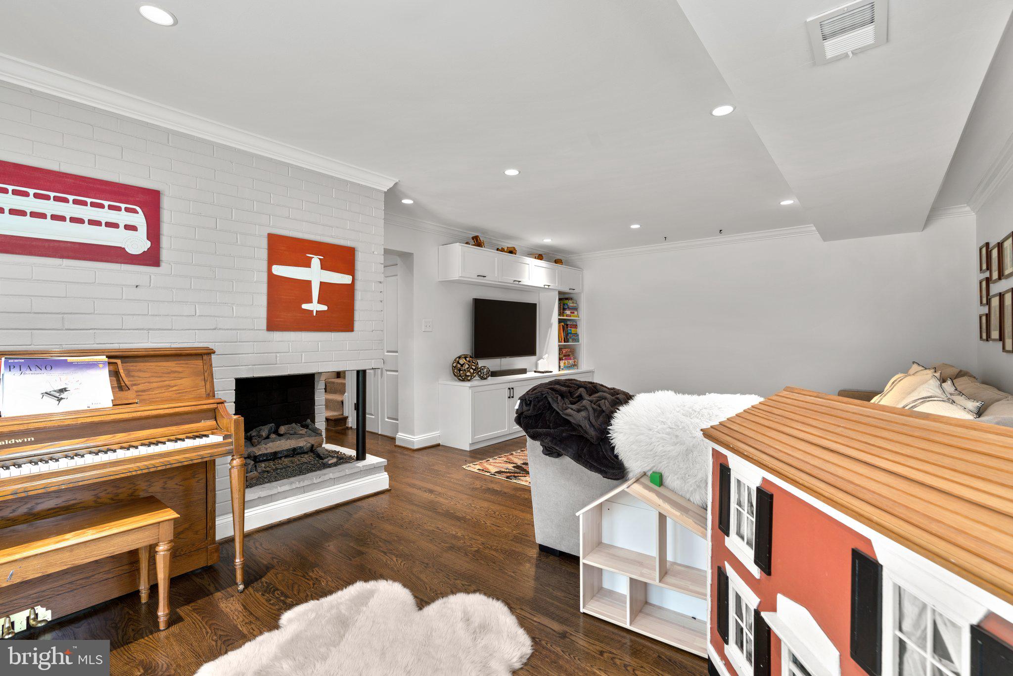 SOMERSET HEIGHTS - Residential Lease