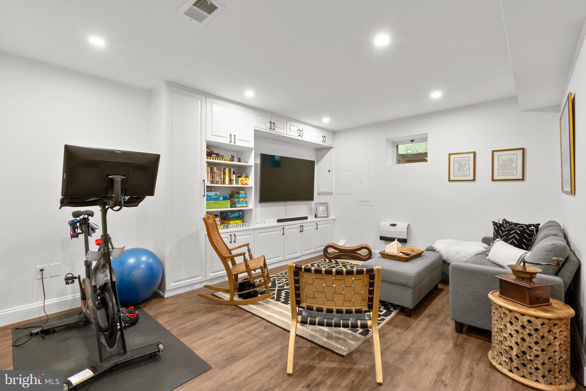 SOMERSET HEIGHTS - Residential Lease