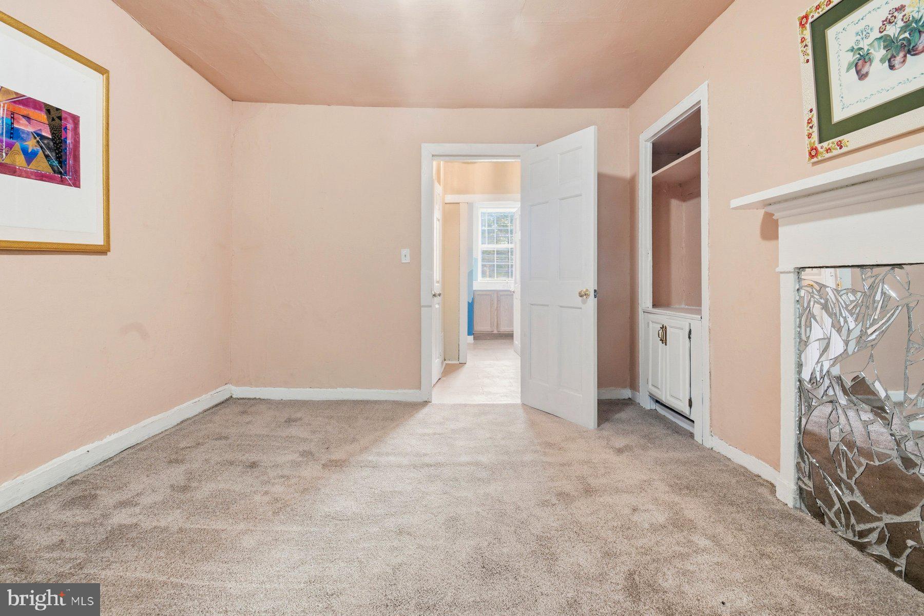 HOLLINS MARKET - Residential