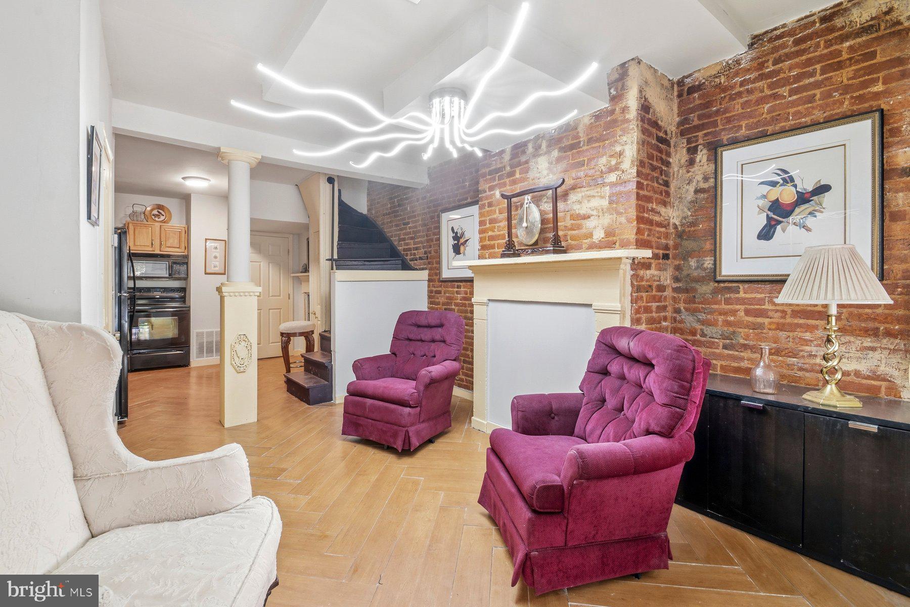 HOLLINS MARKET - Residential
