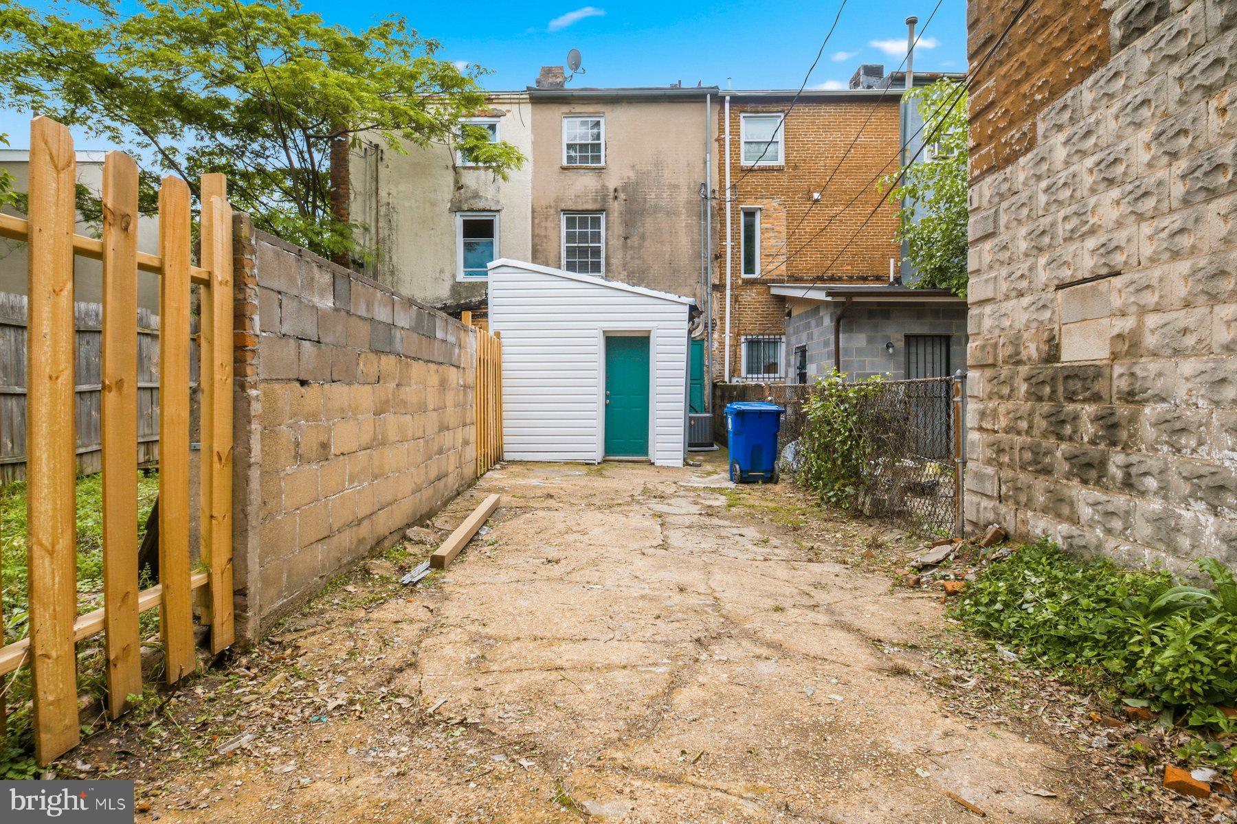 HOLLINS MARKET - Residential