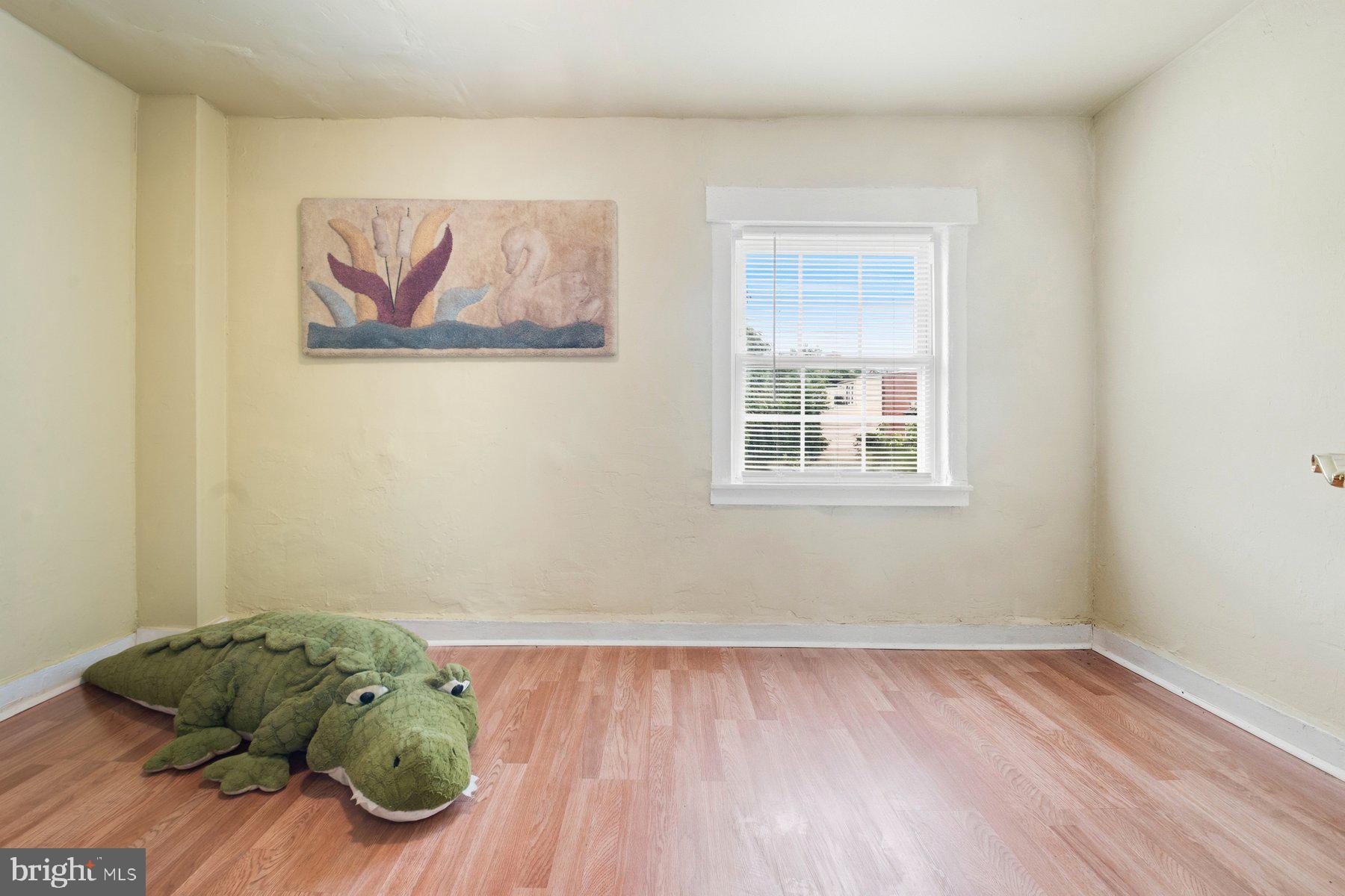 HOLLINS MARKET - Residential