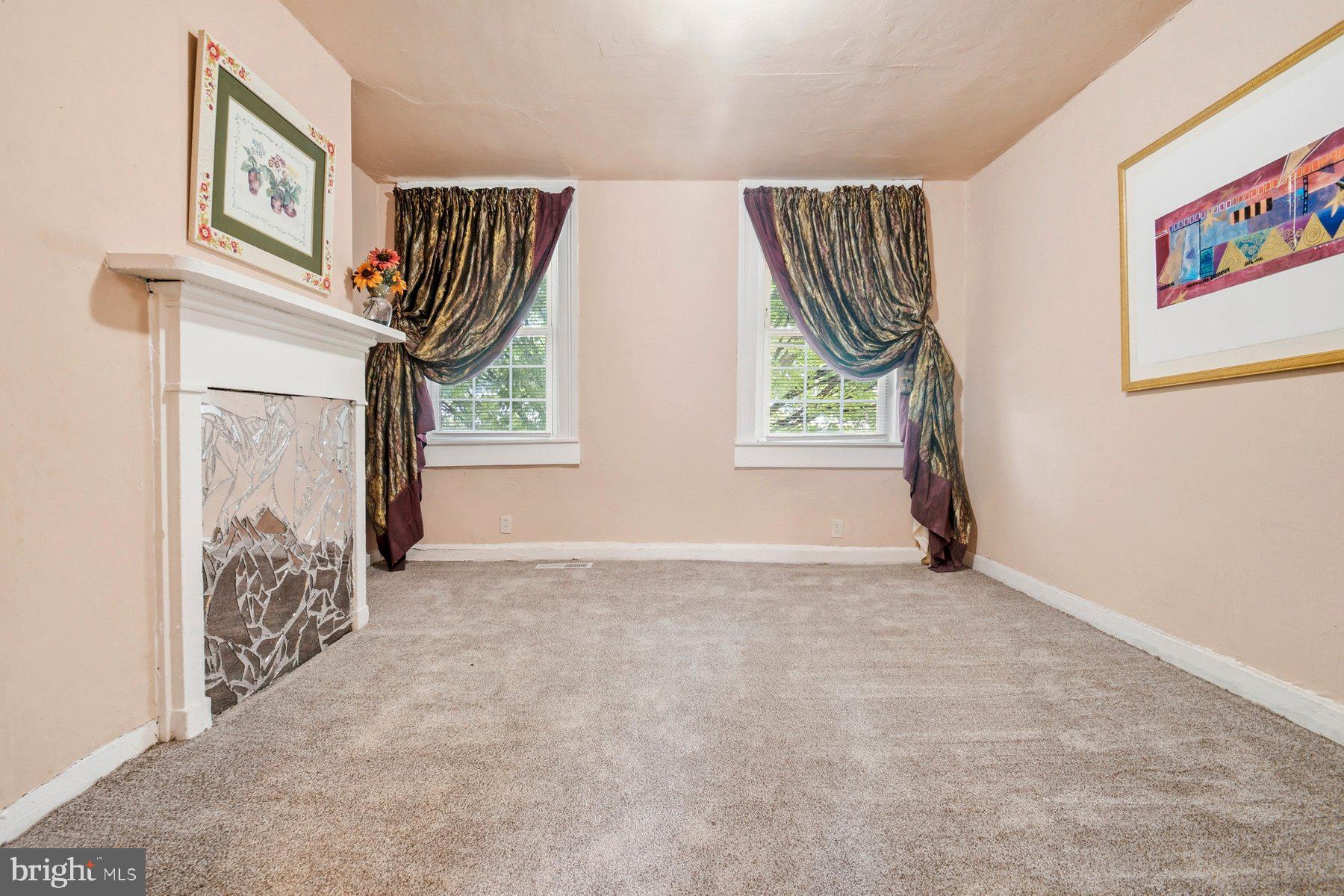 HOLLINS MARKET - Residential