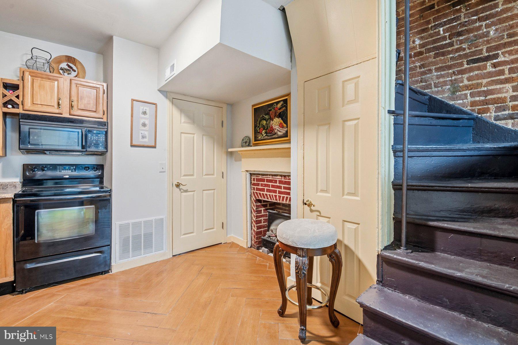 HOLLINS MARKET - Residential