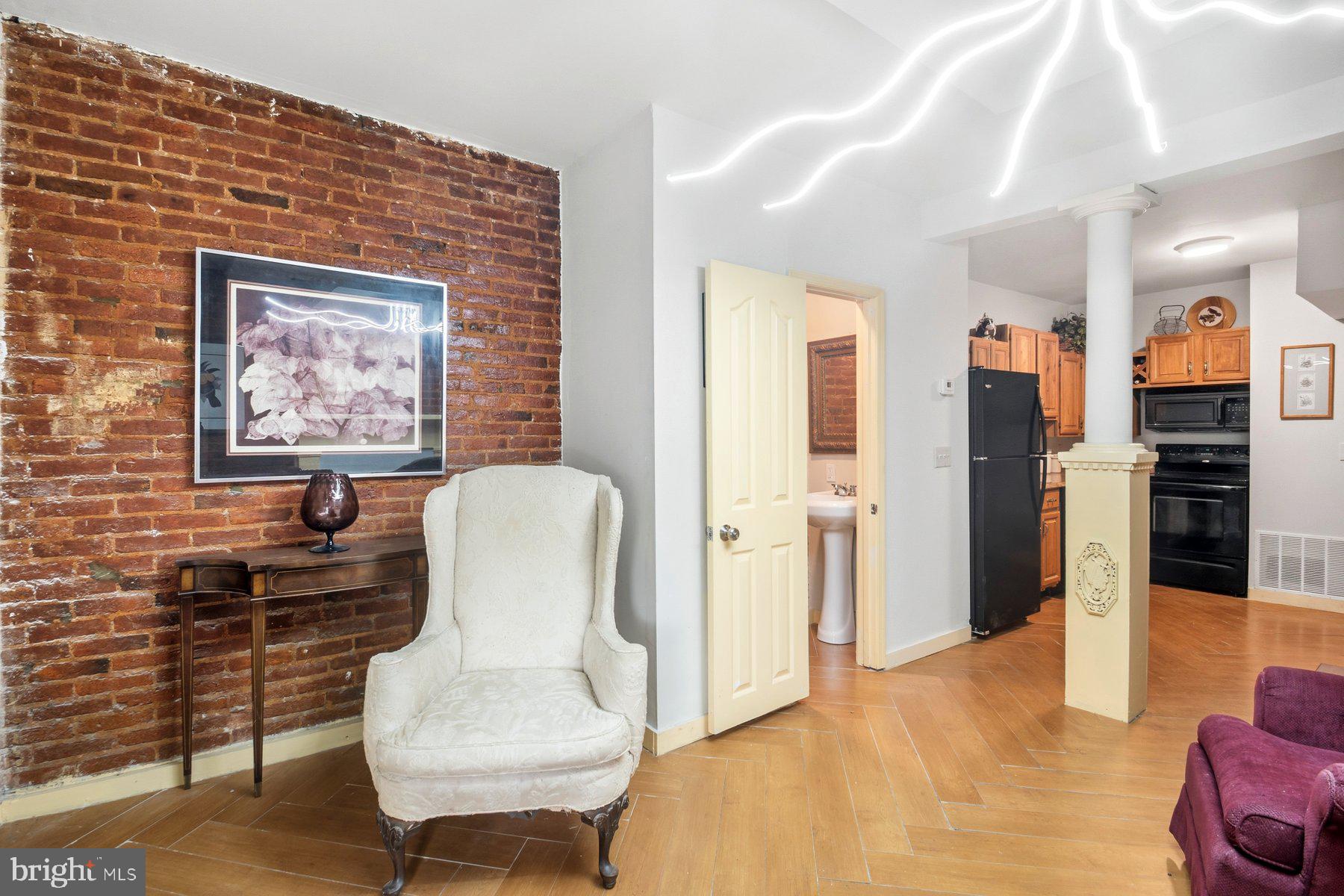HOLLINS MARKET - Residential