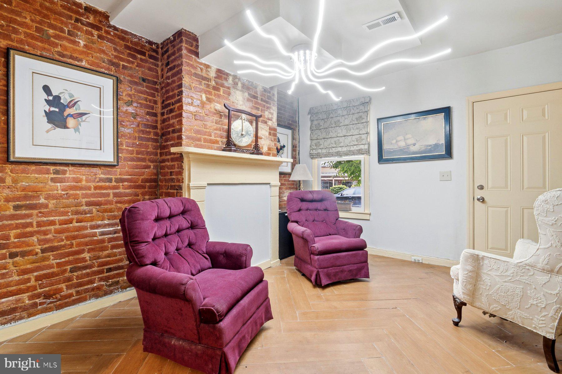 HOLLINS MARKET - Residential
