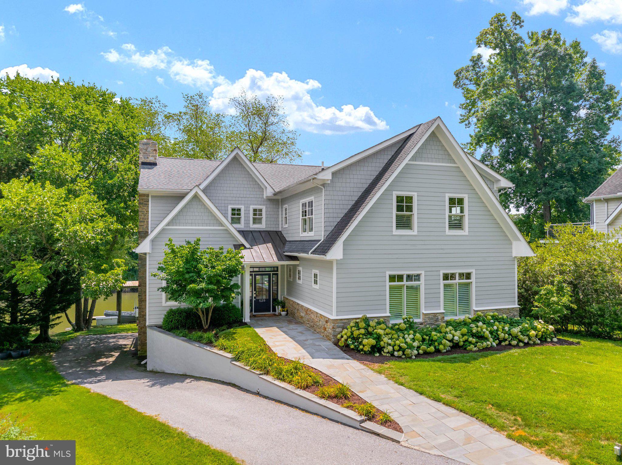 529 LEE CIRCLE