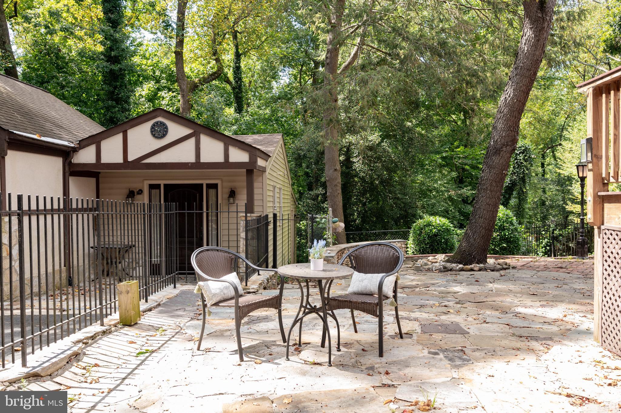 PINECREST - Residential