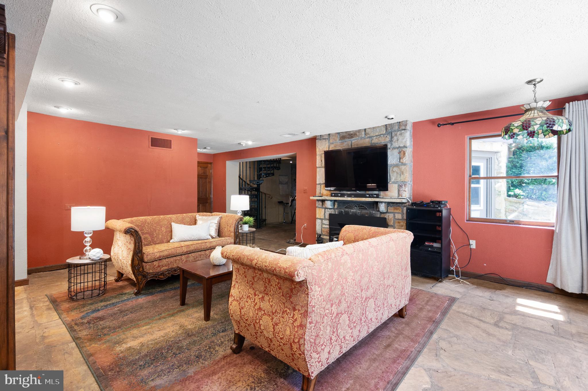 PINECREST - Residential