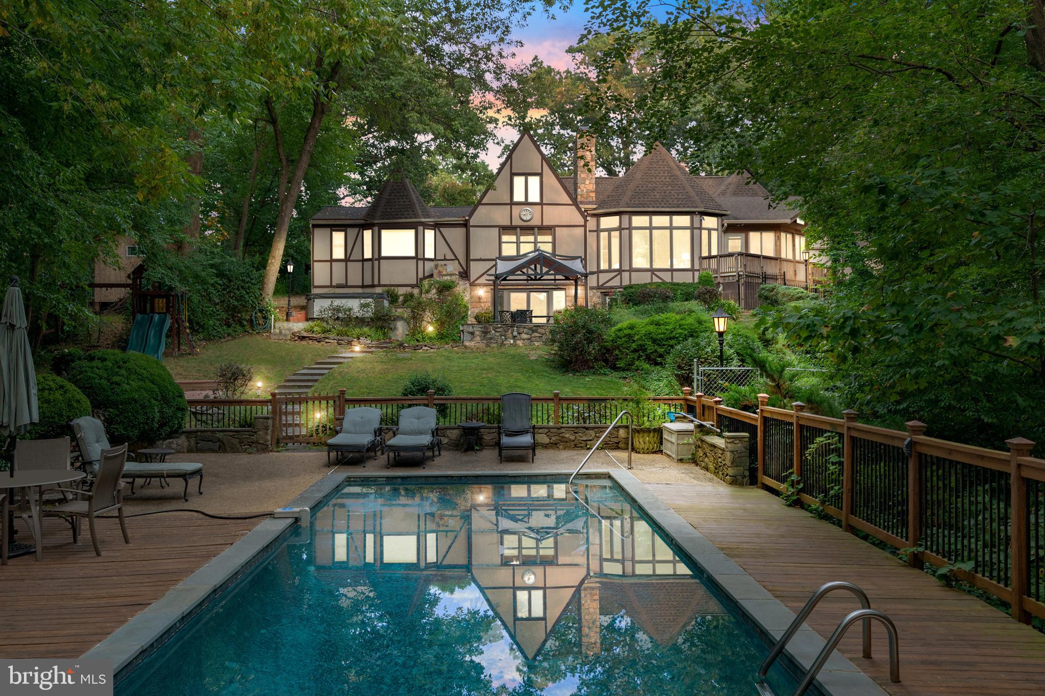 PINECREST - Residential