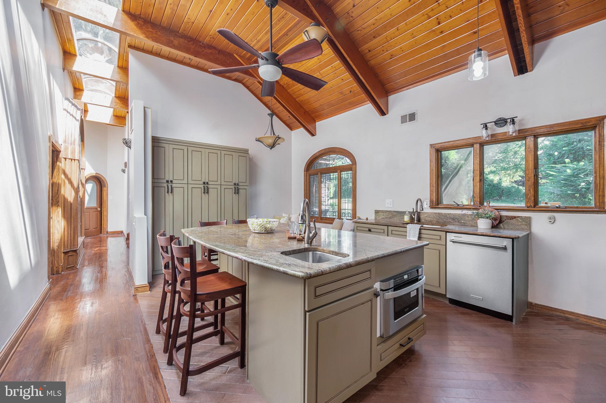 PINECREST - Residential