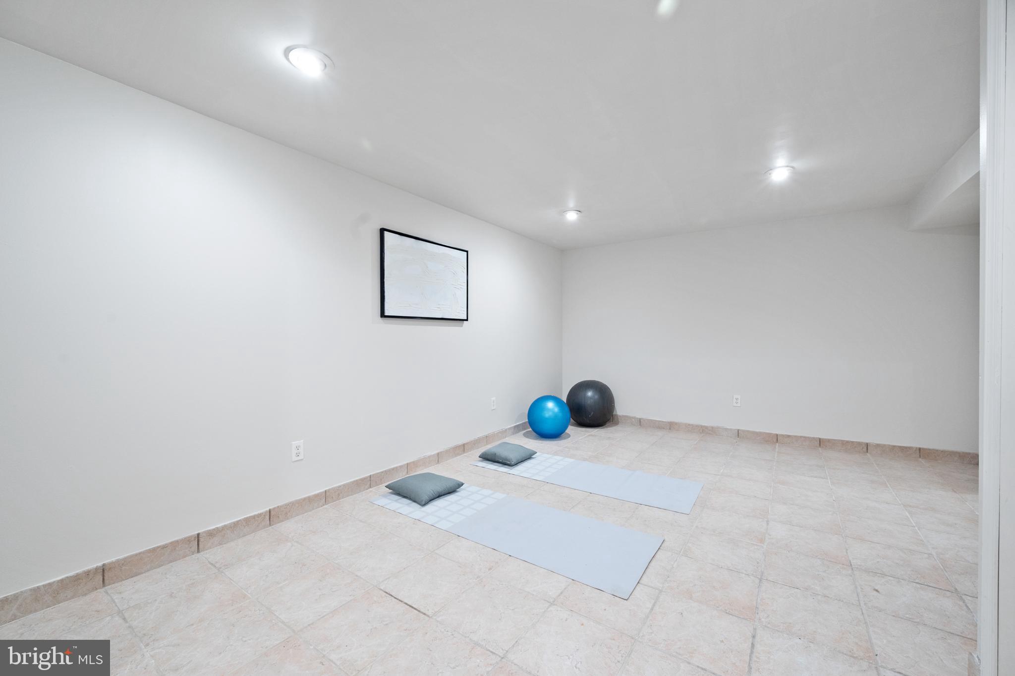 PINECREST - Residential