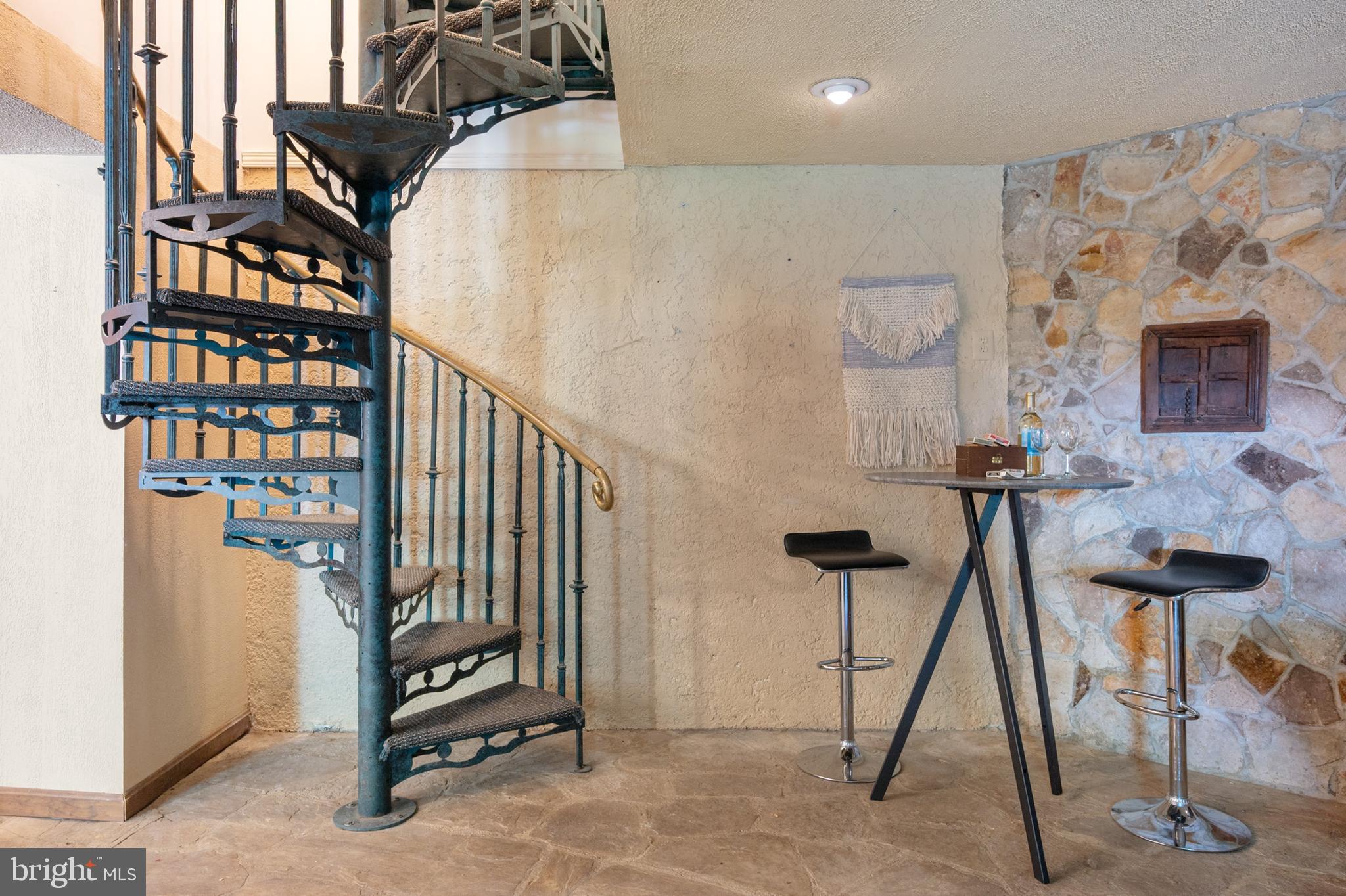 PINECREST - Residential