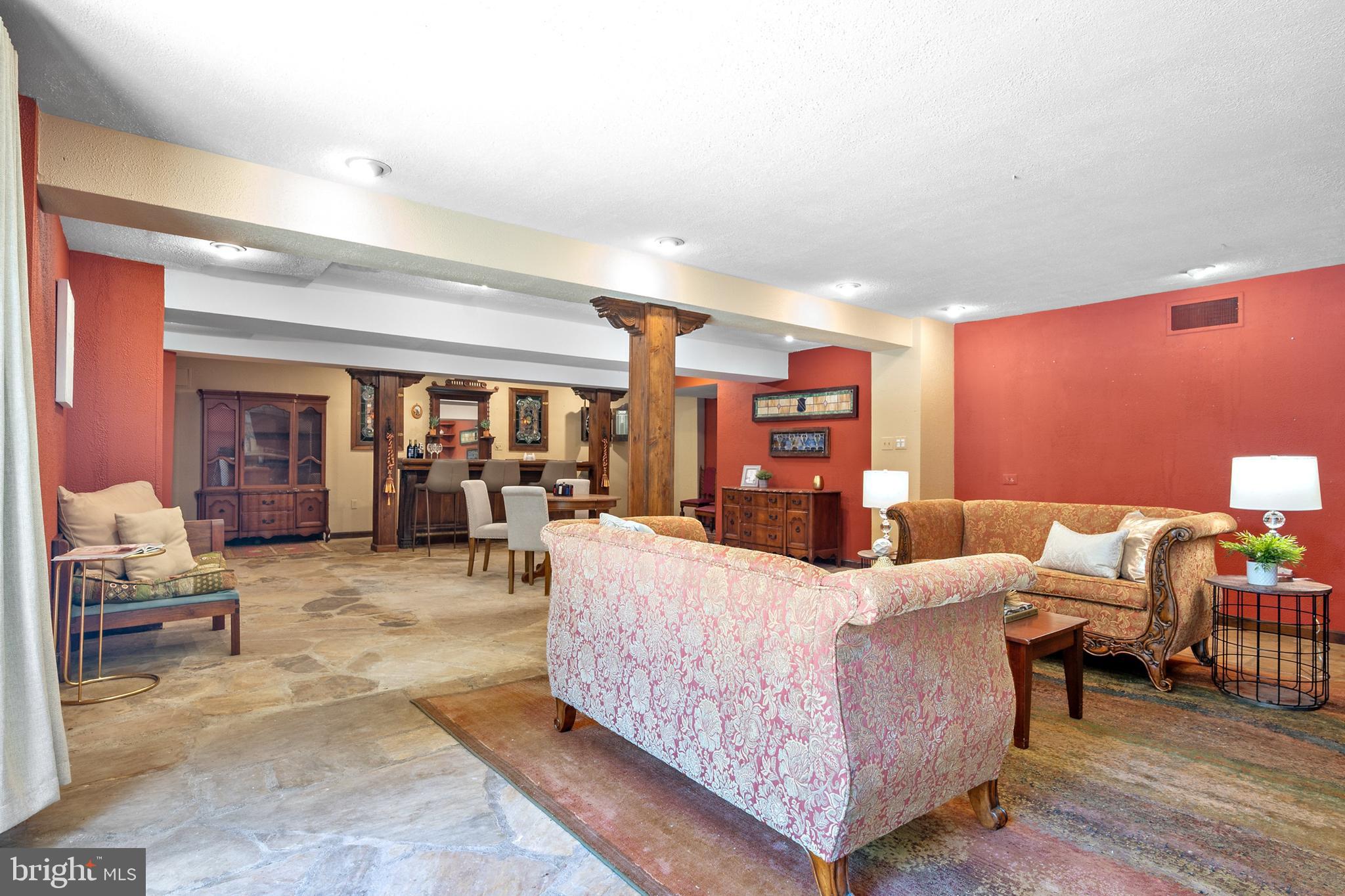 PINECREST - Residential