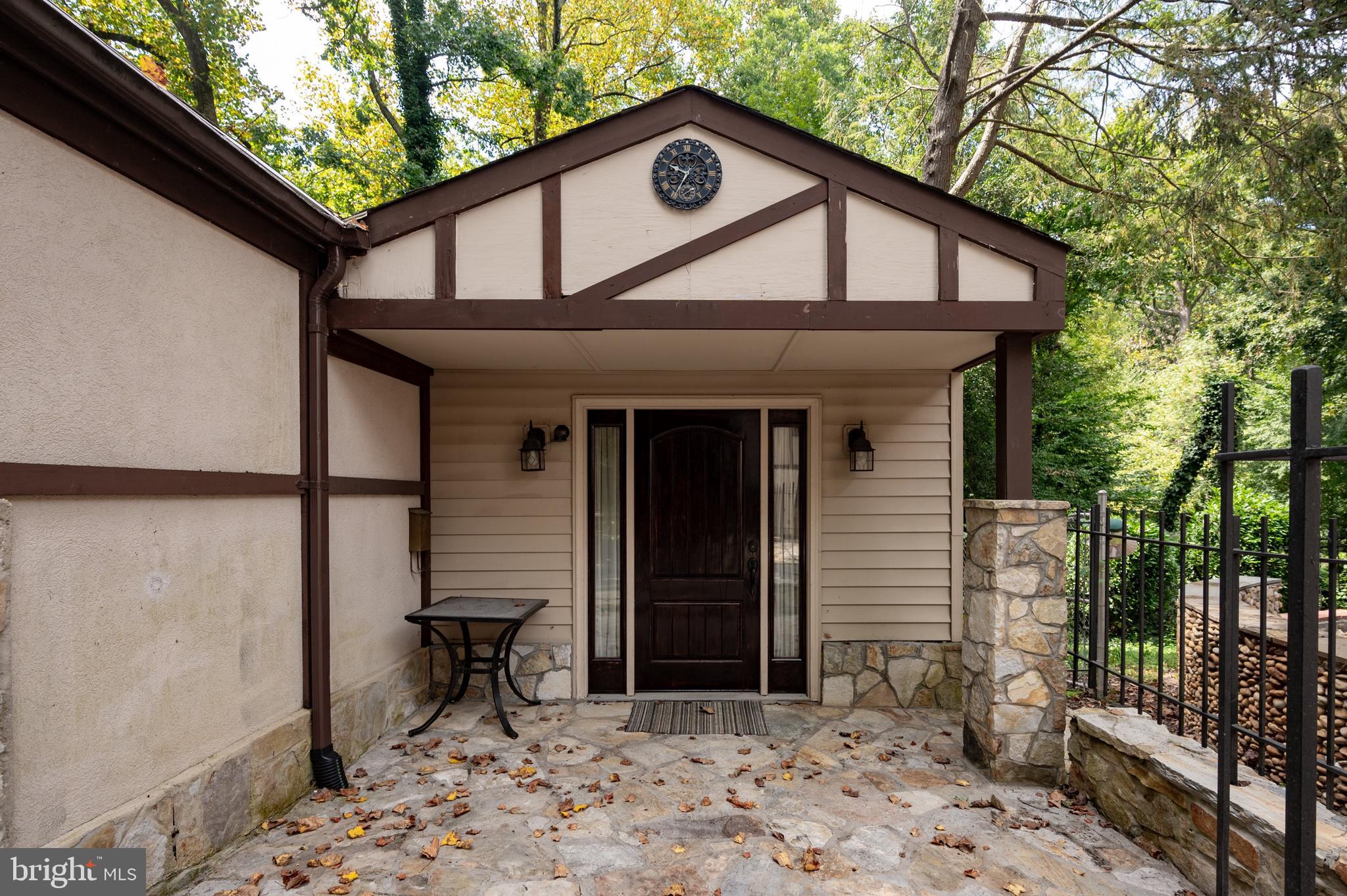 PINECREST - Residential