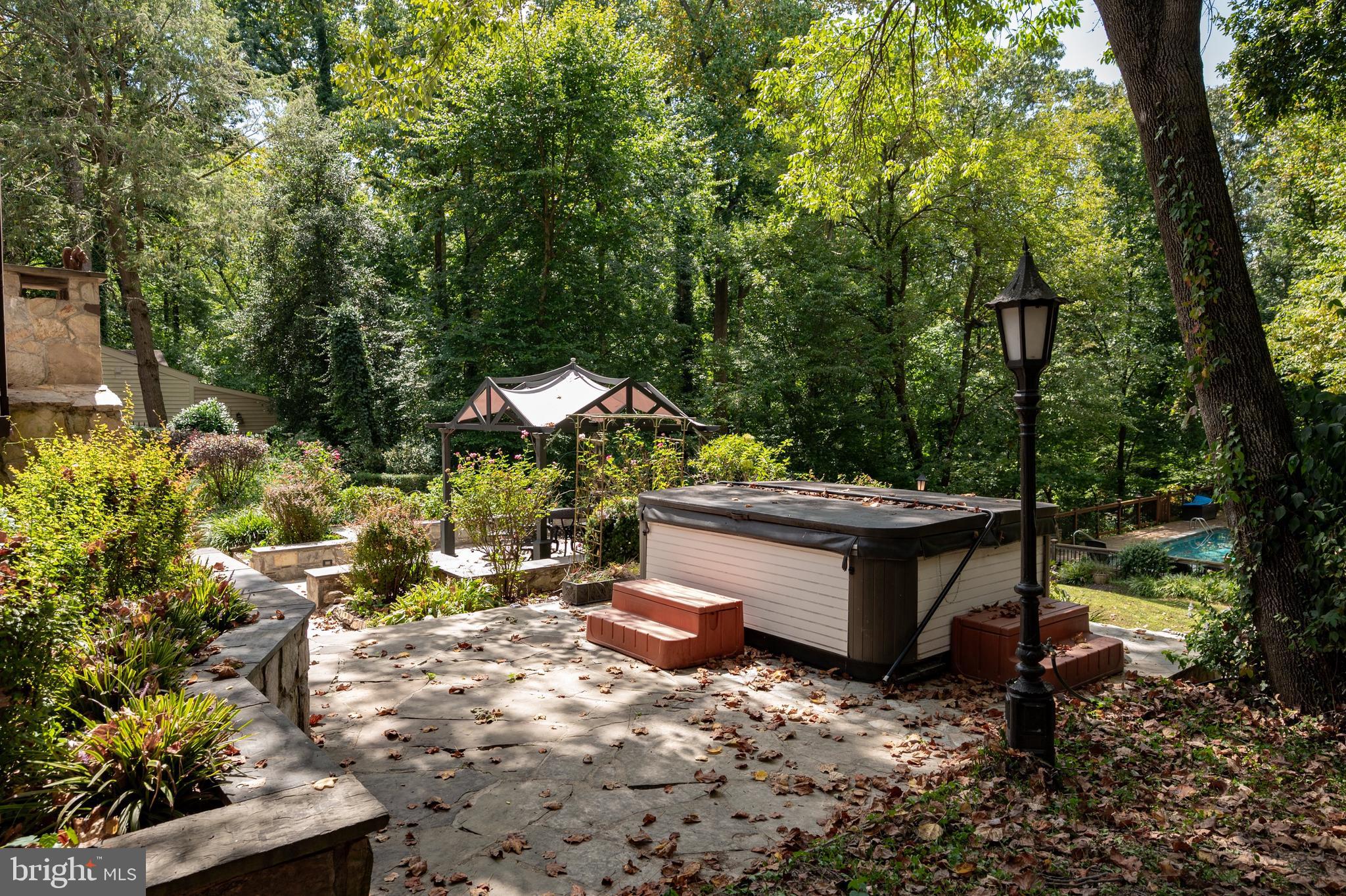 PINECREST - Residential