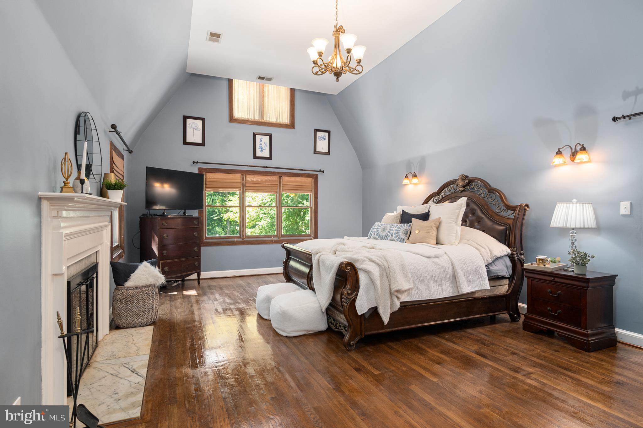 PINECREST - Residential