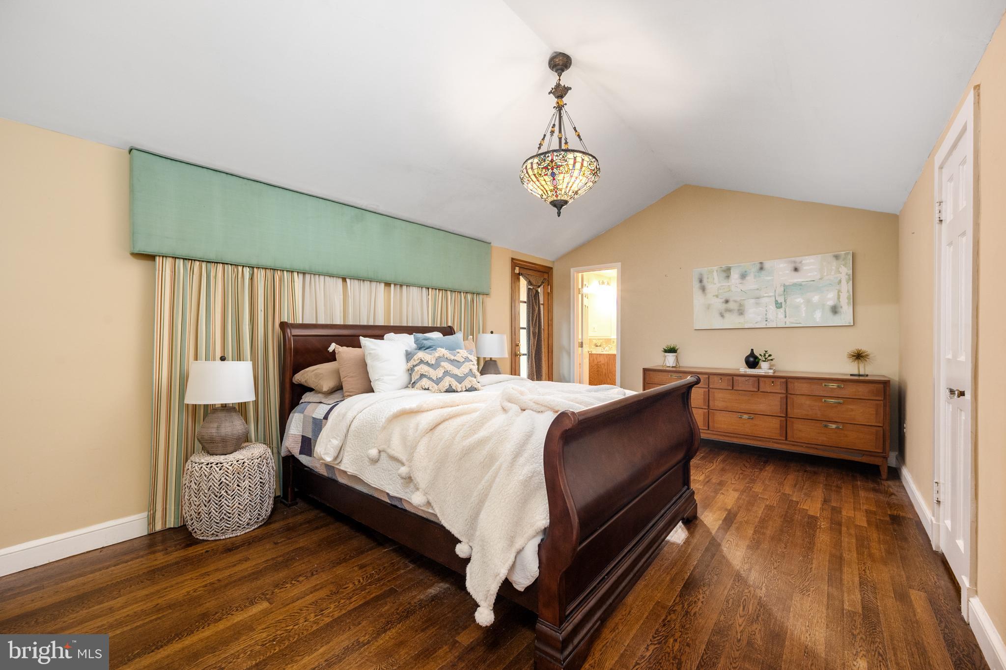 PINECREST - Residential