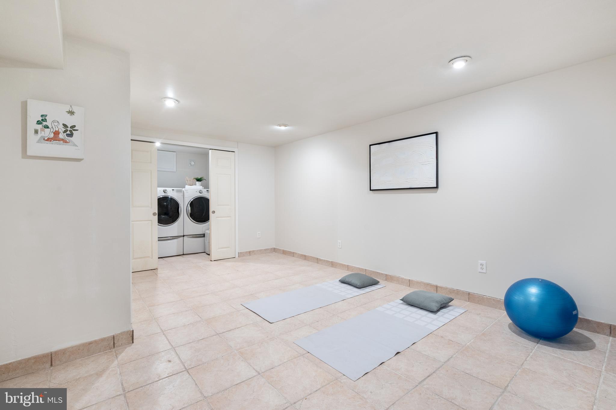 PINECREST - Residential