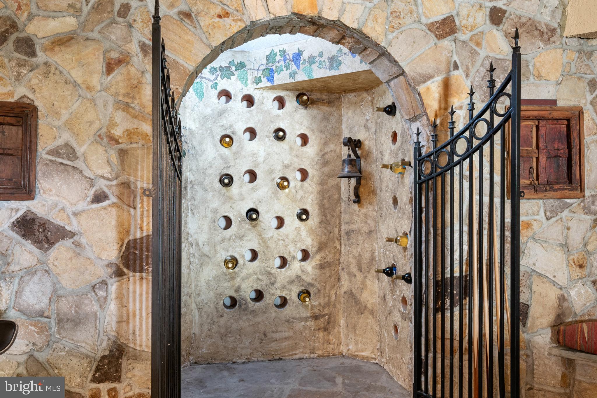 PINECREST - Residential