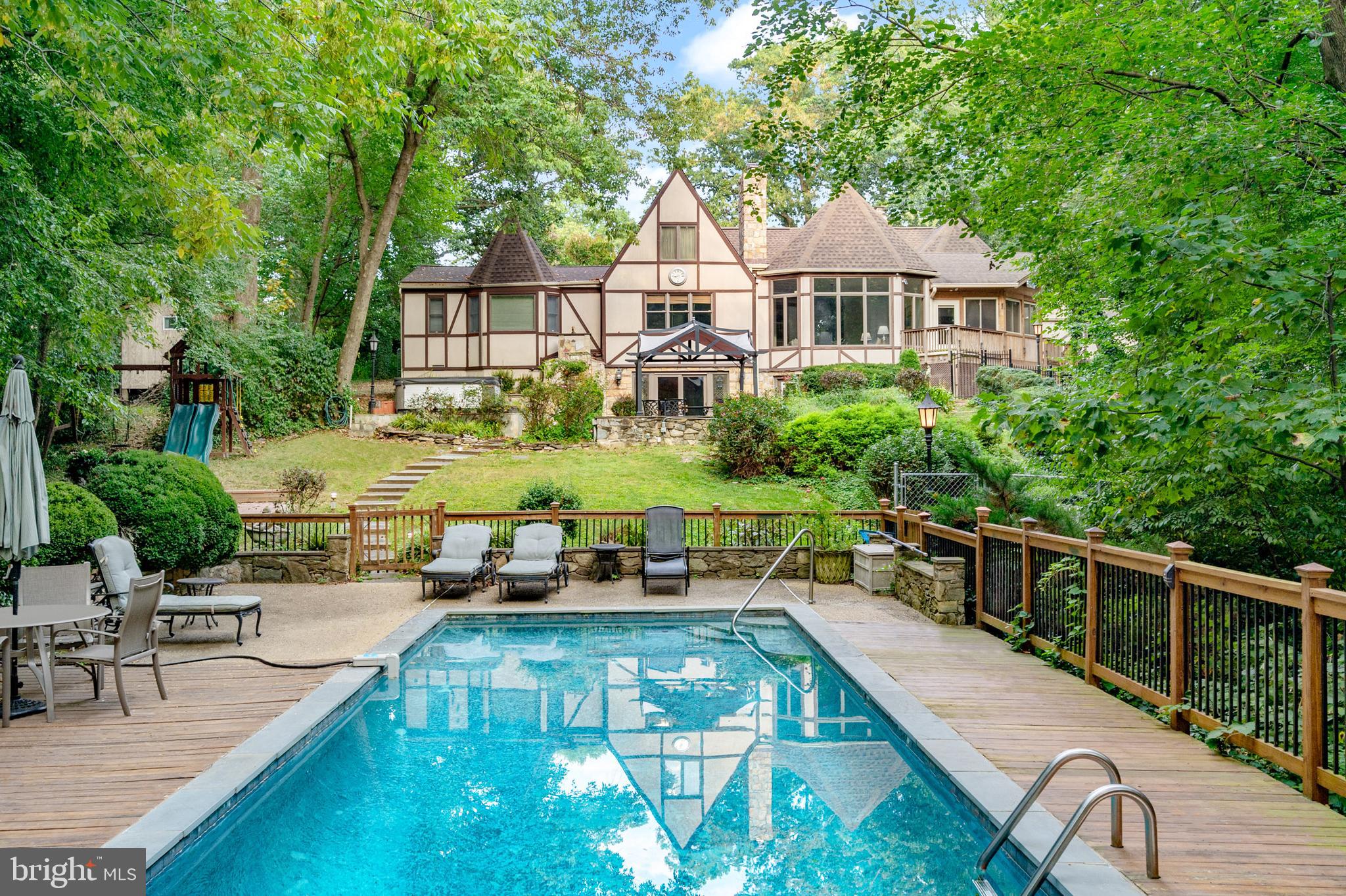 PINECREST - Residential