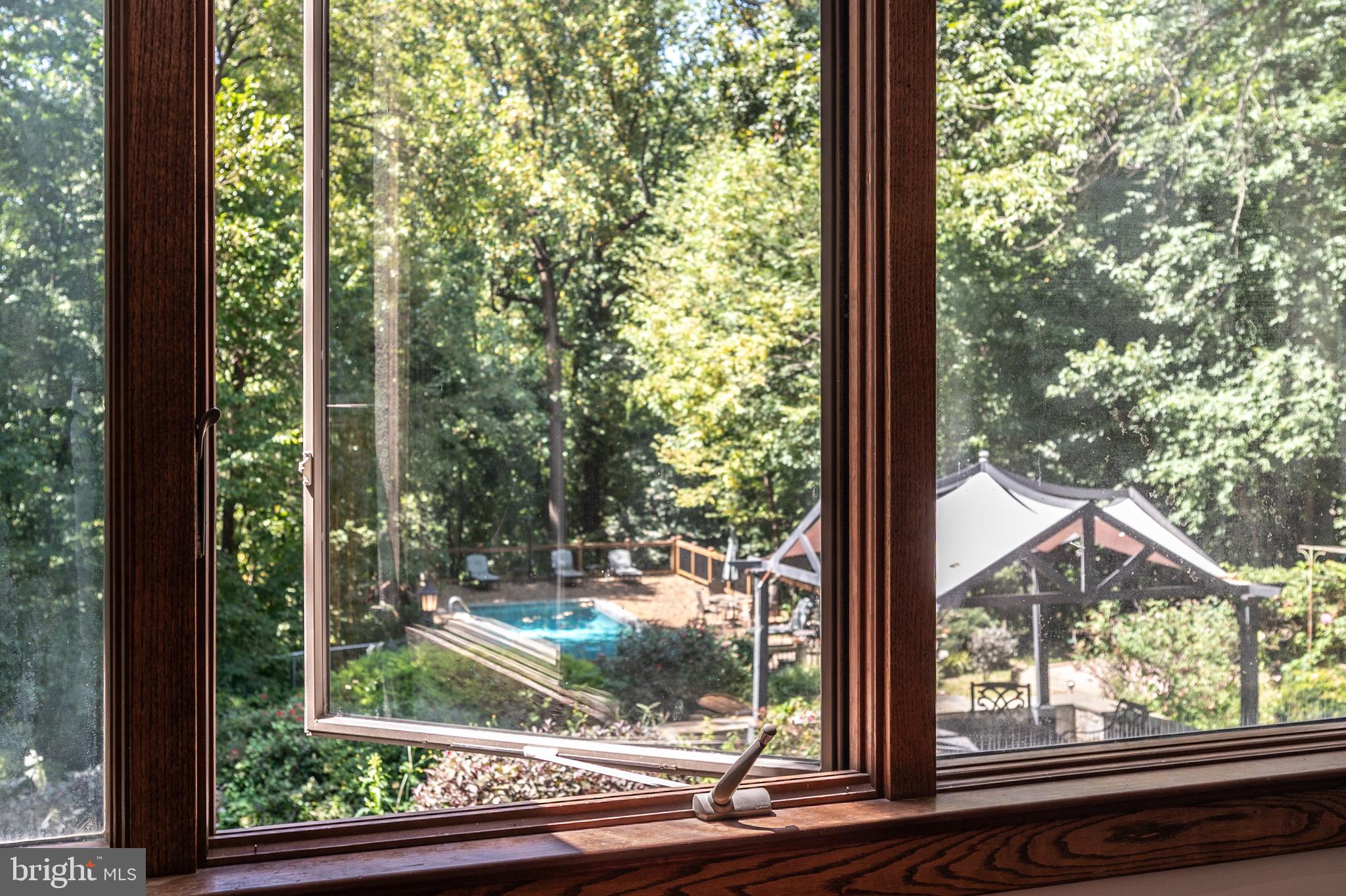 PINECREST - Residential