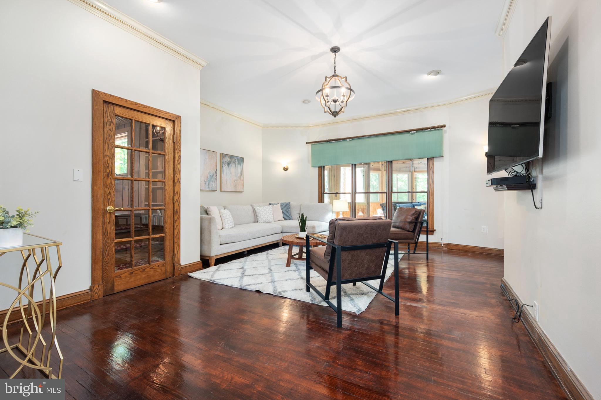 PINECREST - Residential