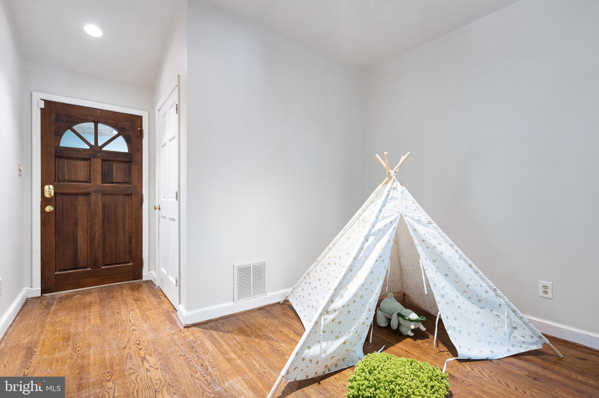 PINECREST - Residential