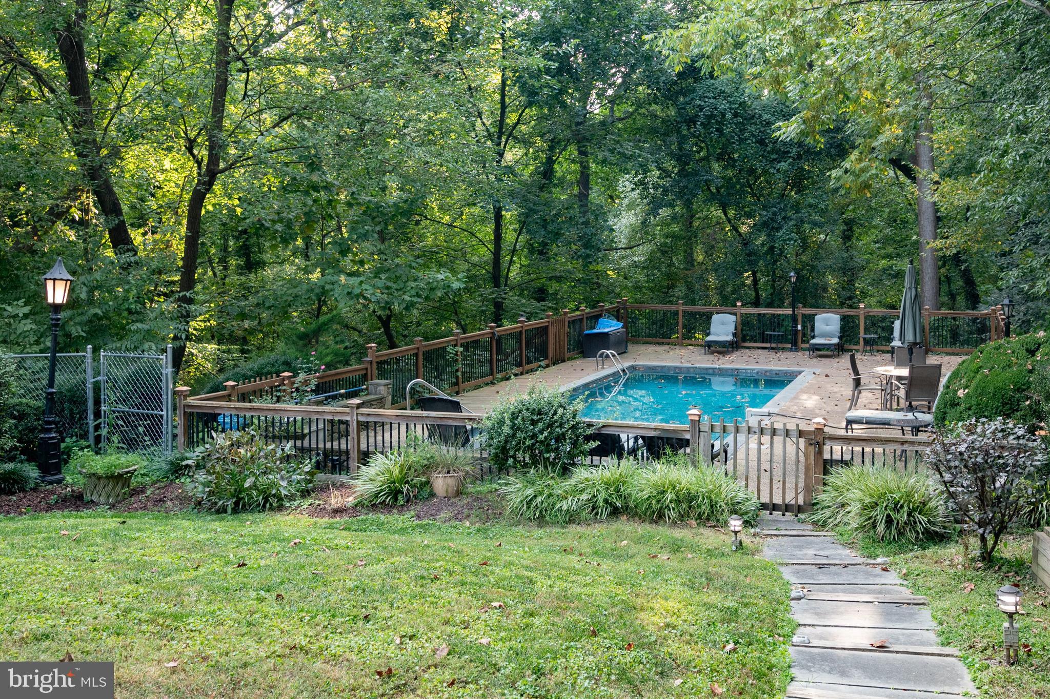 PINECREST - Residential