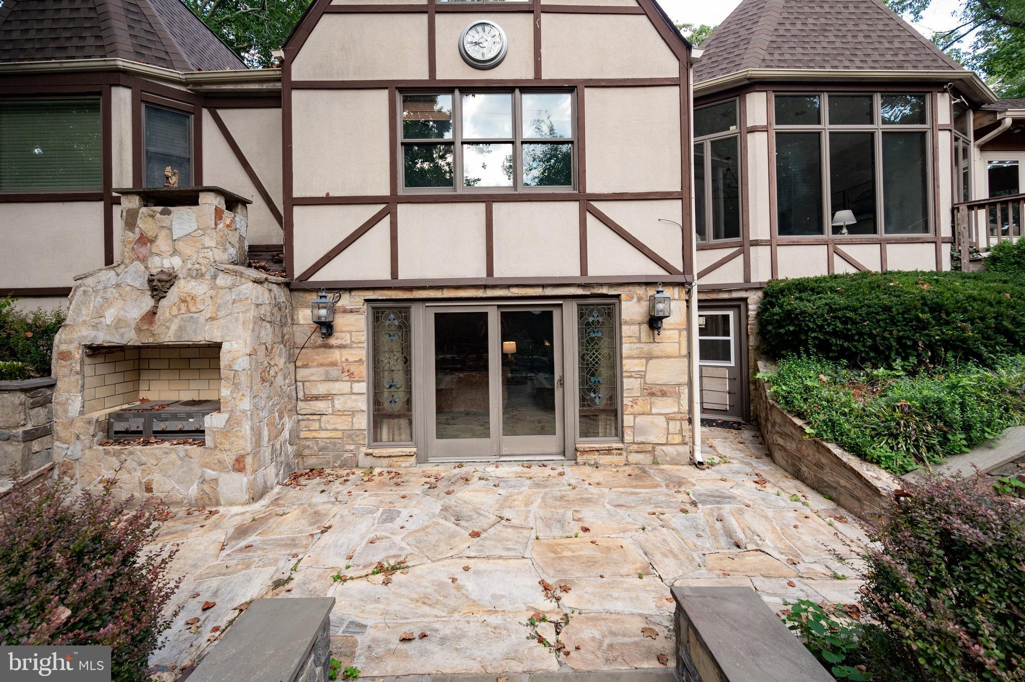 PINECREST - Residential