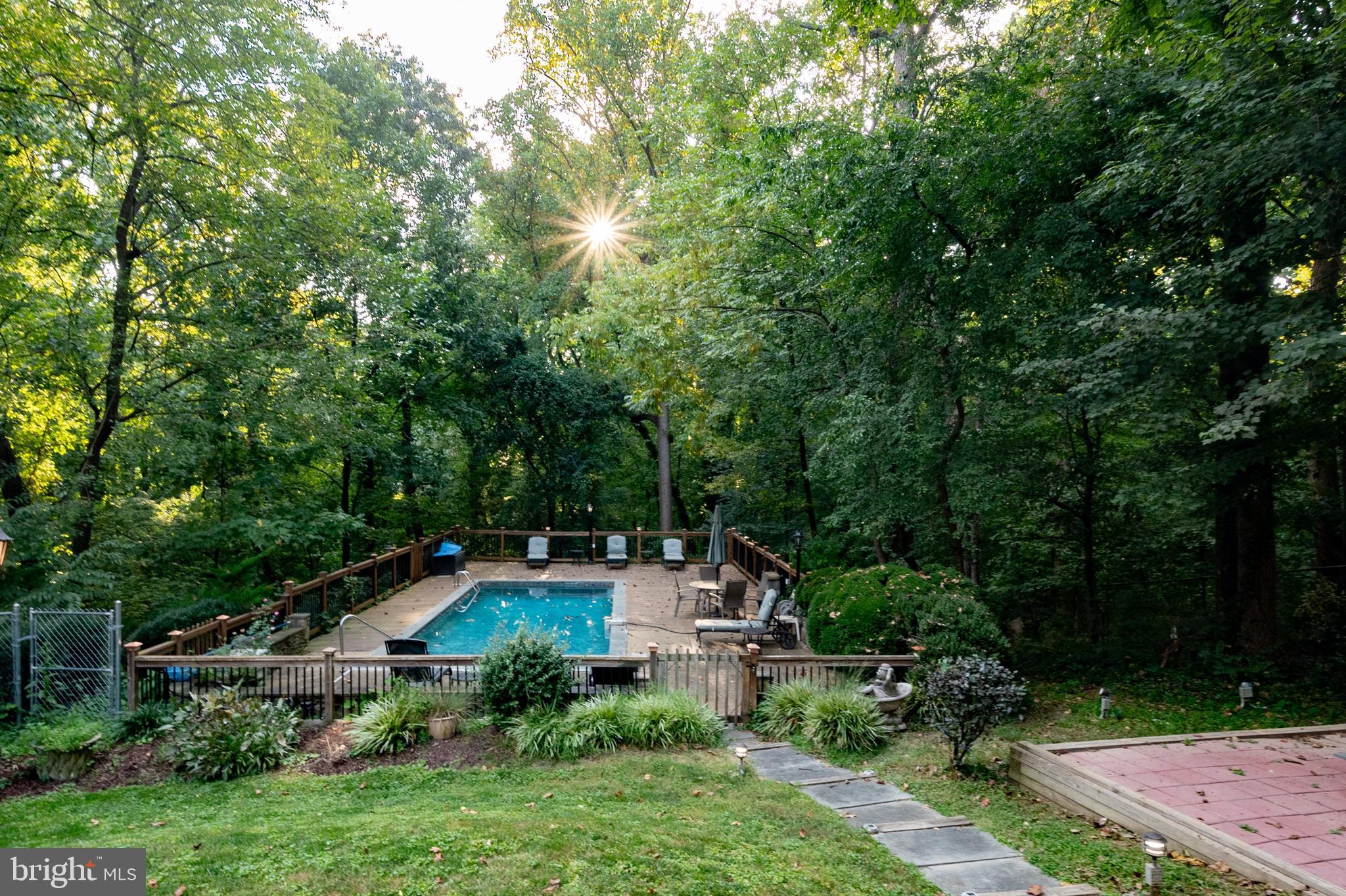 PINECREST - Residential