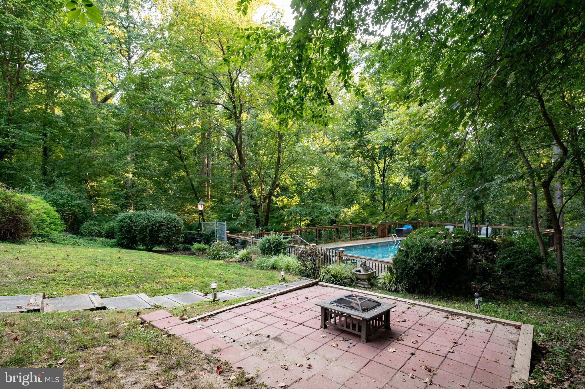 PINECREST - Residential