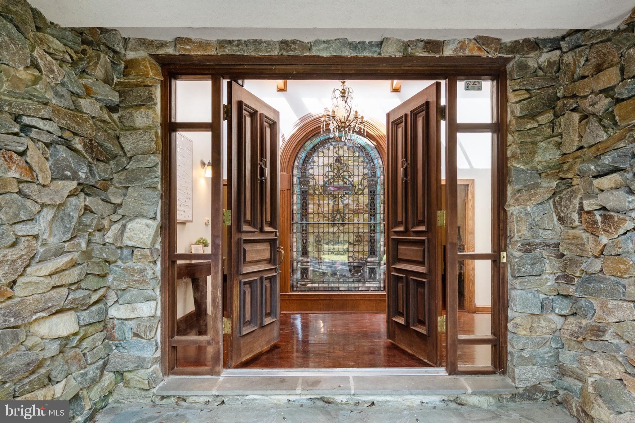 PINECREST - Residential