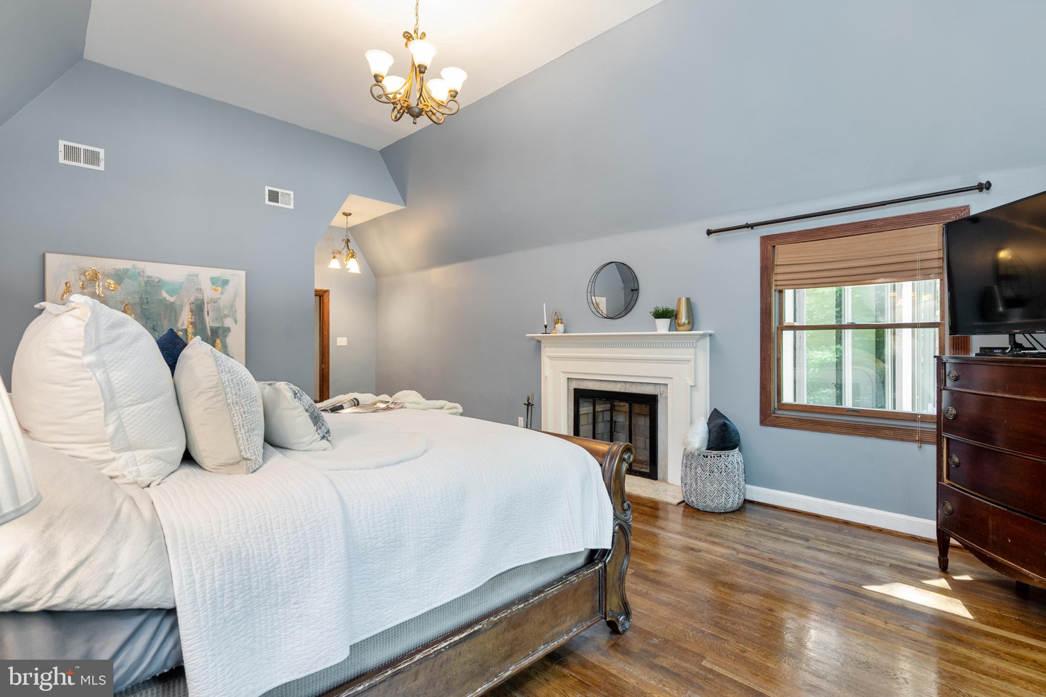 PINECREST - Residential