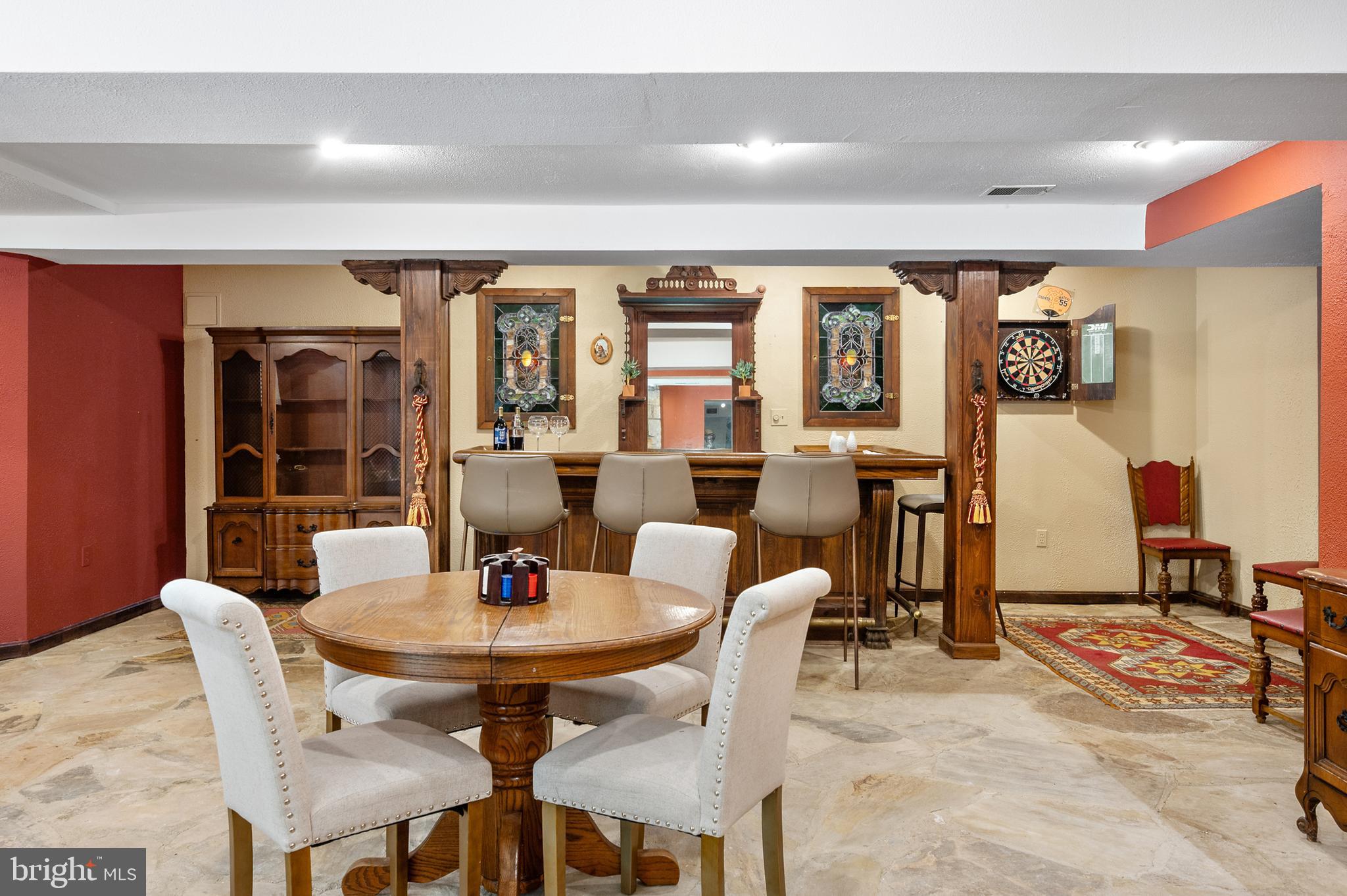 PINECREST - Residential