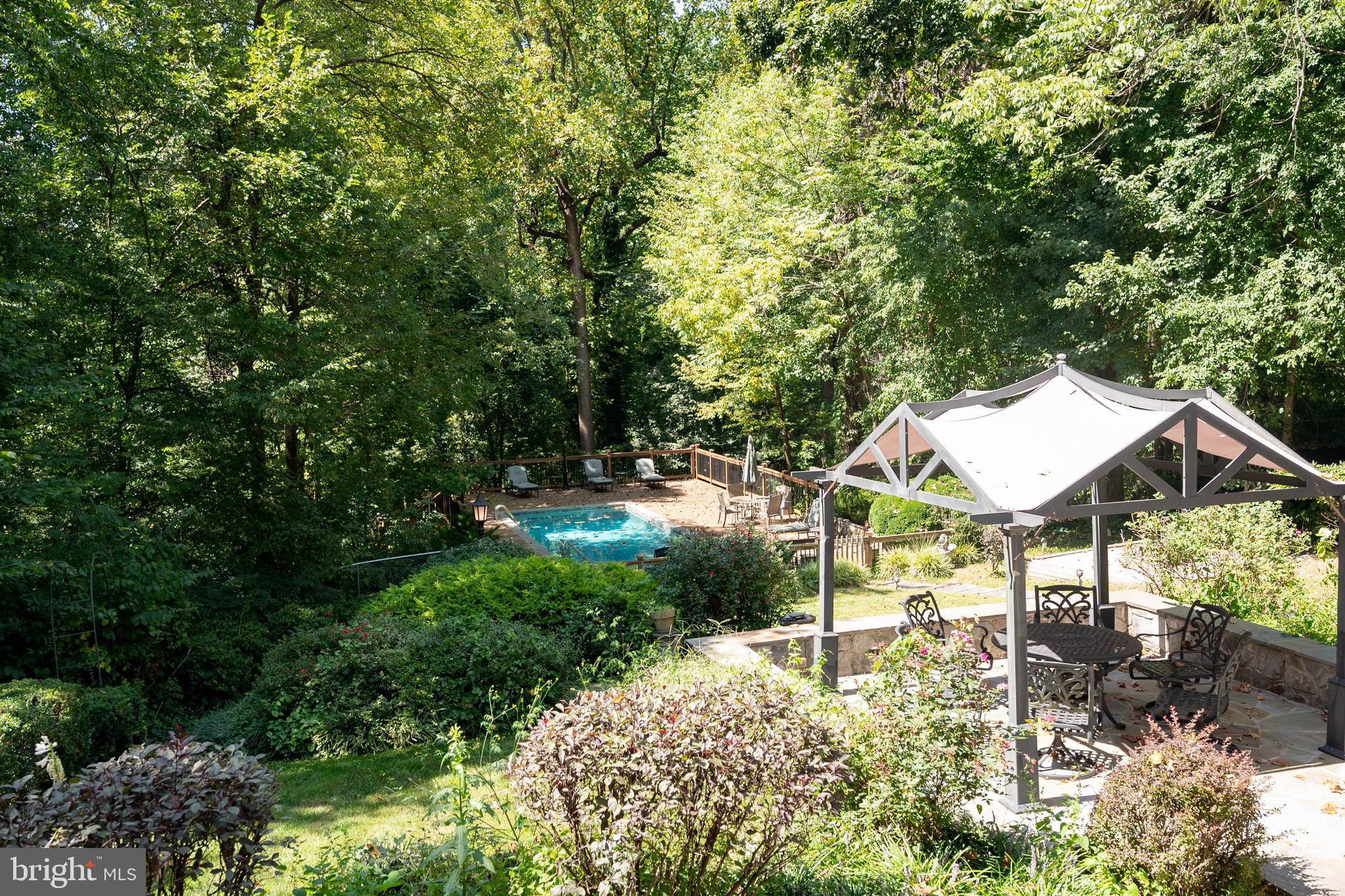 PINECREST - Residential