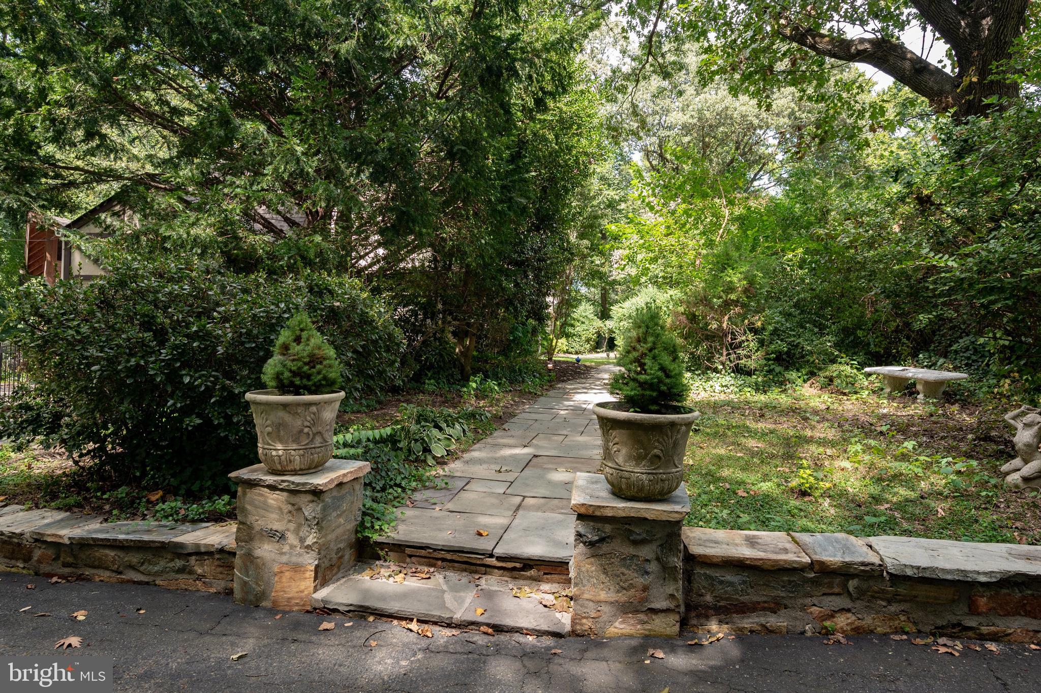 PINECREST - Residential