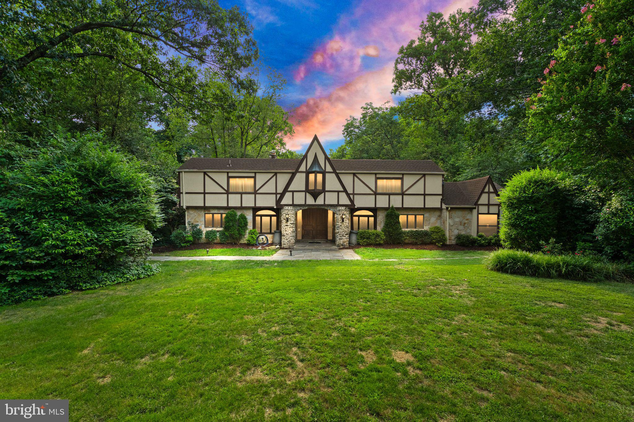 PINECREST - Residential