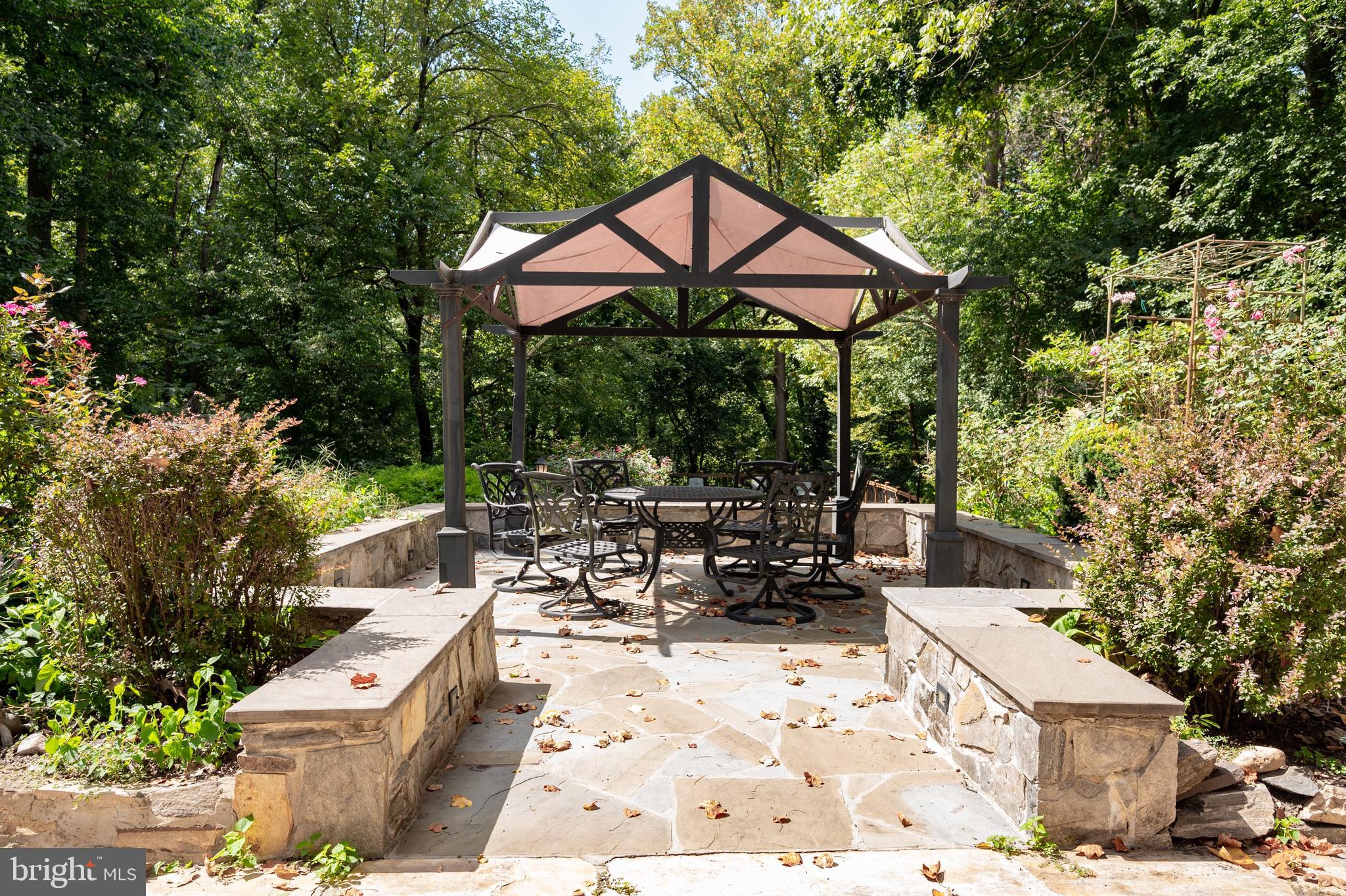 PINECREST - Residential