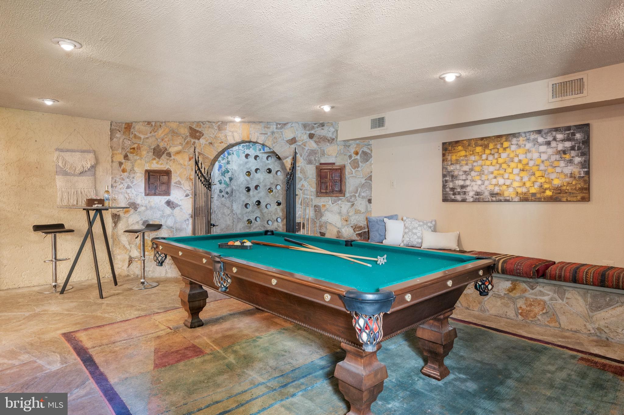 PINECREST - Residential