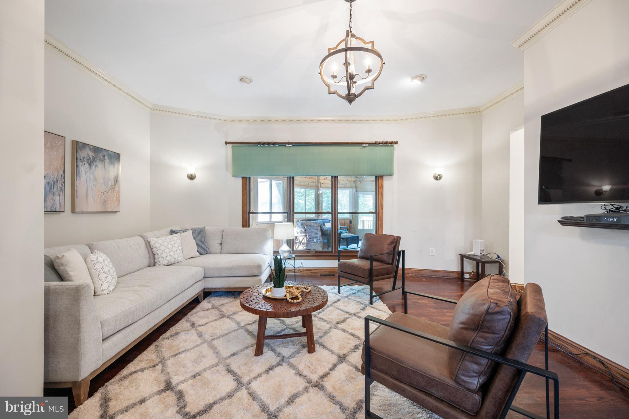 PINECREST - Residential