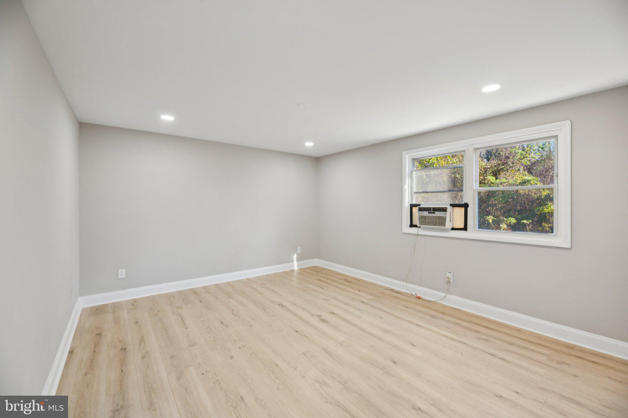 HUNTCREST CONDOMINIUM - Residential