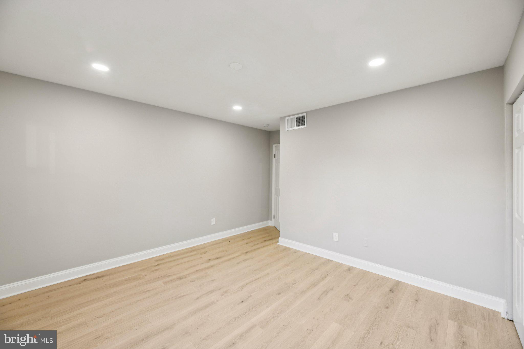 HUNTCREST CONDOMINIUM - Residential