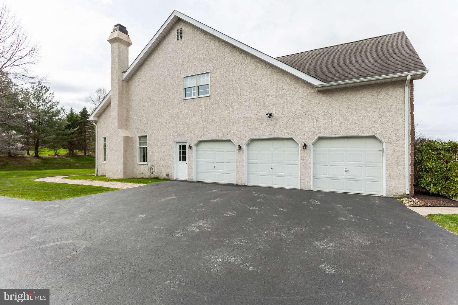 2069 SAINT ANDREWS DRIVE